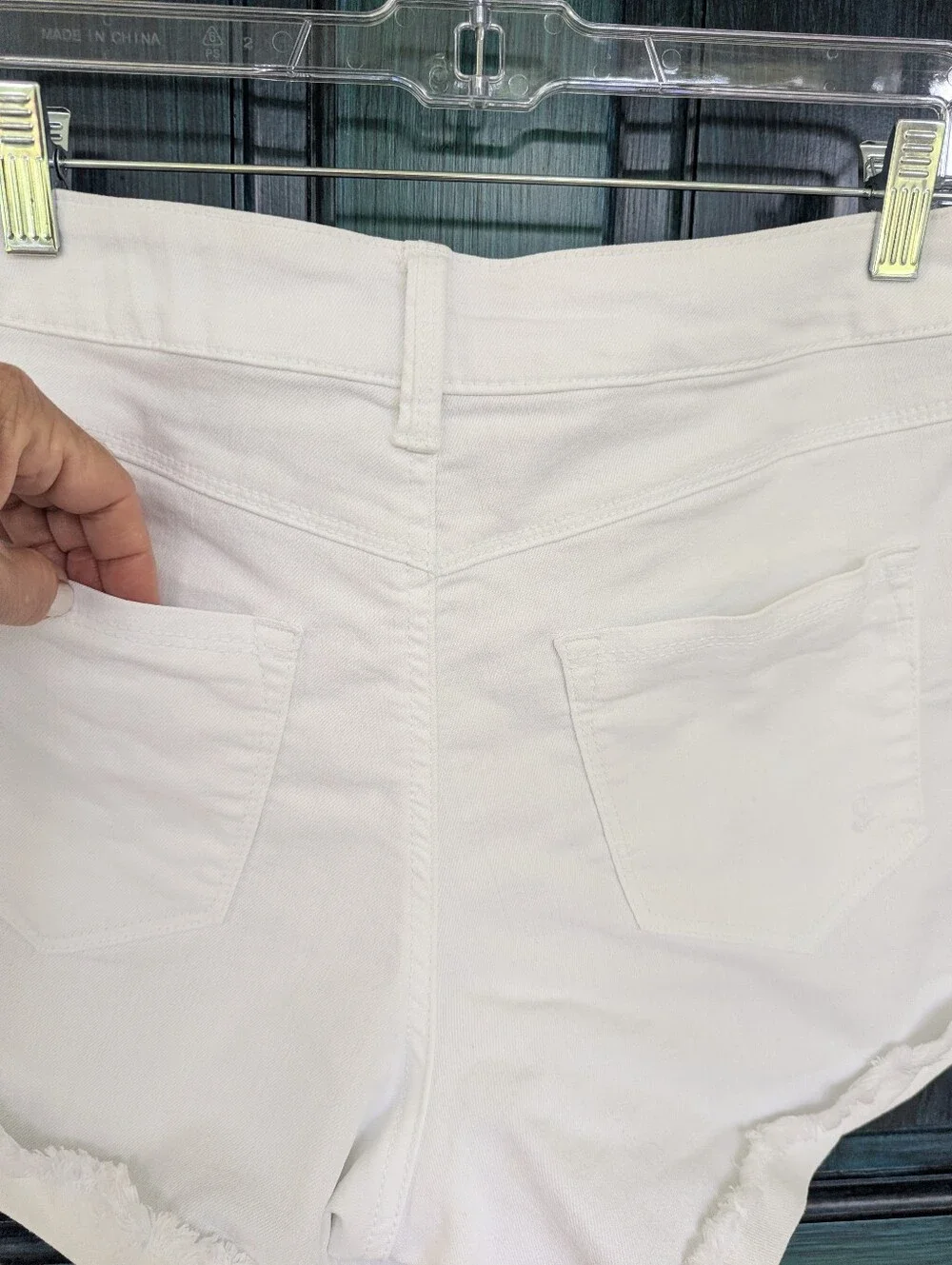 G by Giuliana White Frayed Hem Denim Shorts | Size 4 See measurements